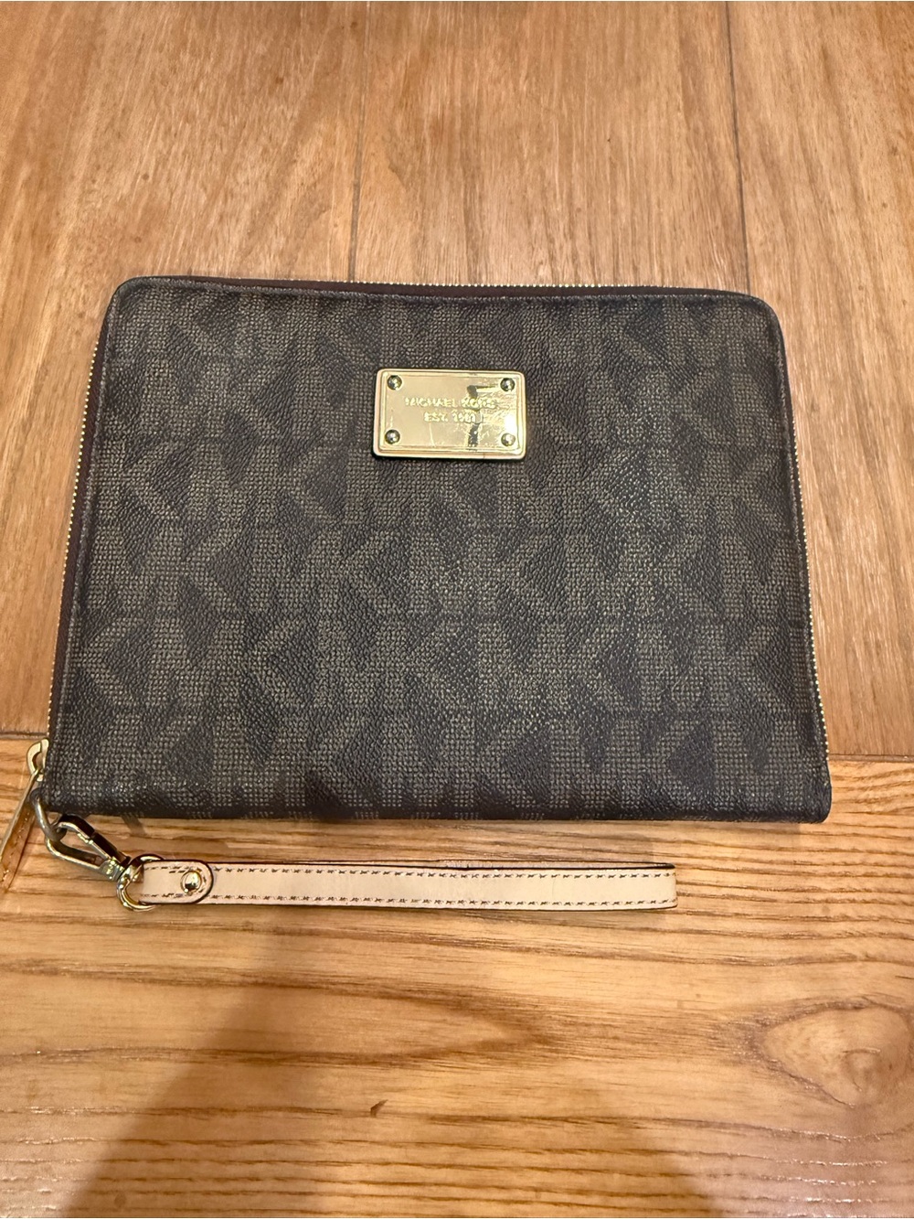 Michael Michael Kors Signature Multifunction Case for iPad/Tablet